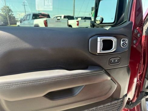 Used 2021 Jeep Wrangler Unlimited Sahara AWD/4WD image 12