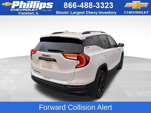 Used 2024 GMC Terrain SLE w/ Elevation Edition image 4