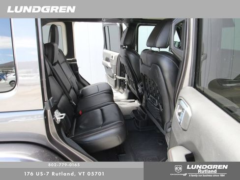 Used 2022 Jeep Wrangler Unlimited Rubicon w/ Dual Top Group AWD/4WD image 19