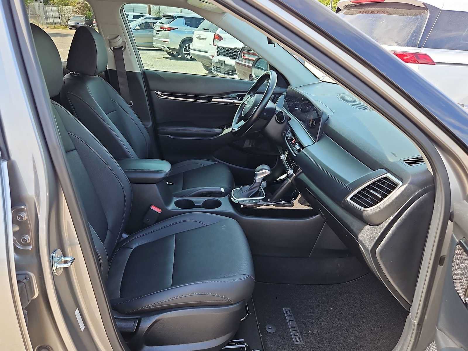 Used 2024 Kia Seltos EX FWD image 25