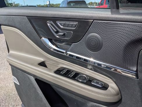 Used 2025 Lincoln Corsair Reserve image 21