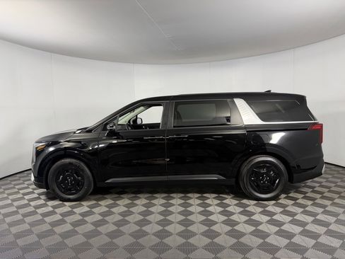 Used 2025 Kia Carnival image 9