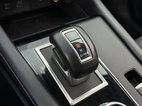 Used 2024 Mitsubishi Outlander SE image 29