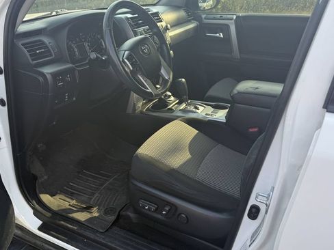 Used 2015 Toyota 4Runner SR5 AWD/4WD image 3