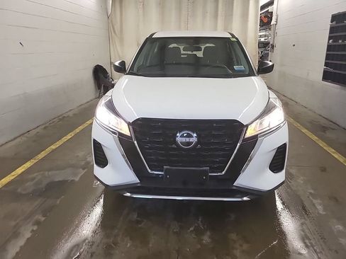 Used 2024 Nissan Kicks S FWD image 3