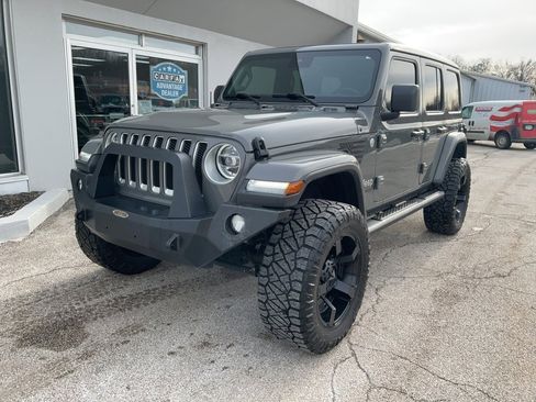Used 2020 Jeep Wrangler Unlimited Sahara image 3
