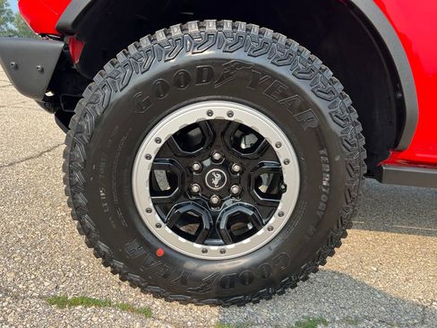 Used 2021 Ford Bronco Badlands image 12