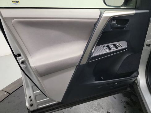 Used 2013 Toyota RAV4 XLE image 13