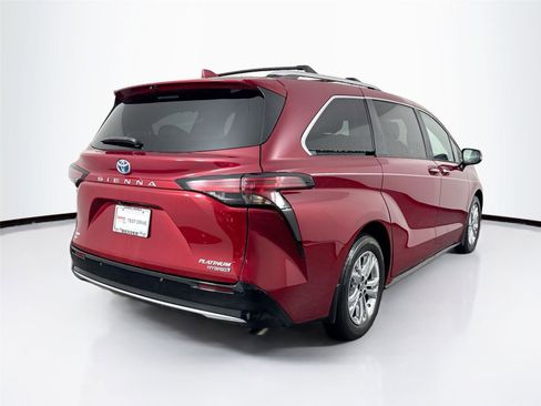 Certified 2022 Toyota Sienna Platinum image 12