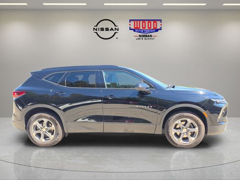 Used 2023 Chevrolet Blazer LT w/ Convenience Package FWD image 2