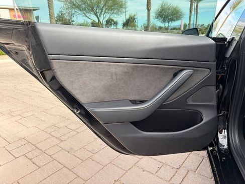 Used 2019 Tesla Model 3 Long Range image 9