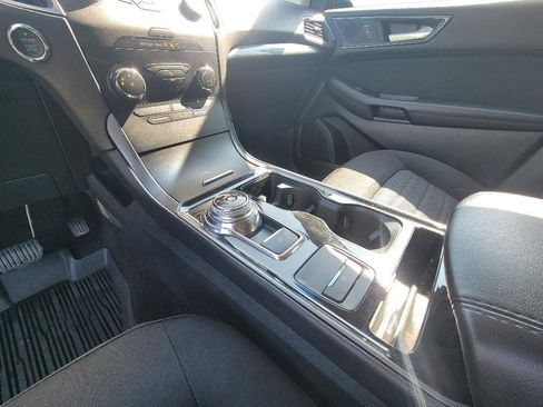 Used 2019 Ford Edge SE FWD image 20