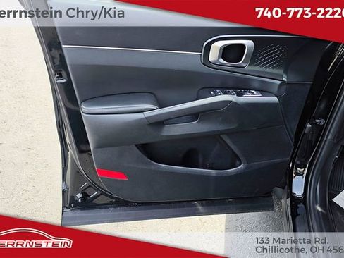 Used 2025 Kia Sorento S FWD image 7