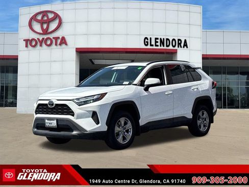 Used 2022 Toyota RAV4 XLE w/ Convenience Package FWD image 5