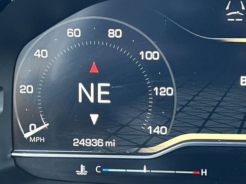 Used 2024 GMC Yukon XL Denali Ultimate image 12