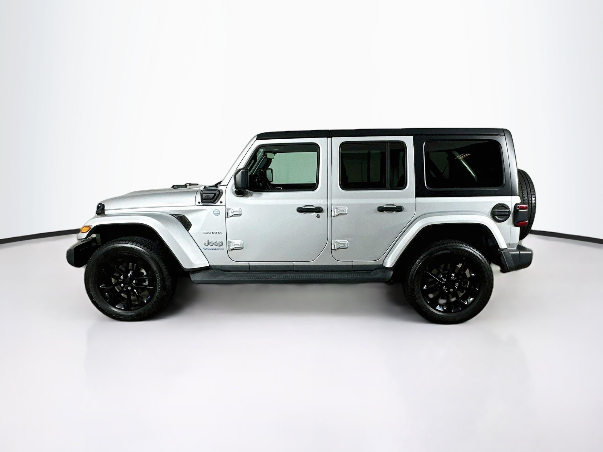 Used 2023 Jeep Wrangler Unlimited Sahara w/ Cold Weather Group AWD/4WD image 4