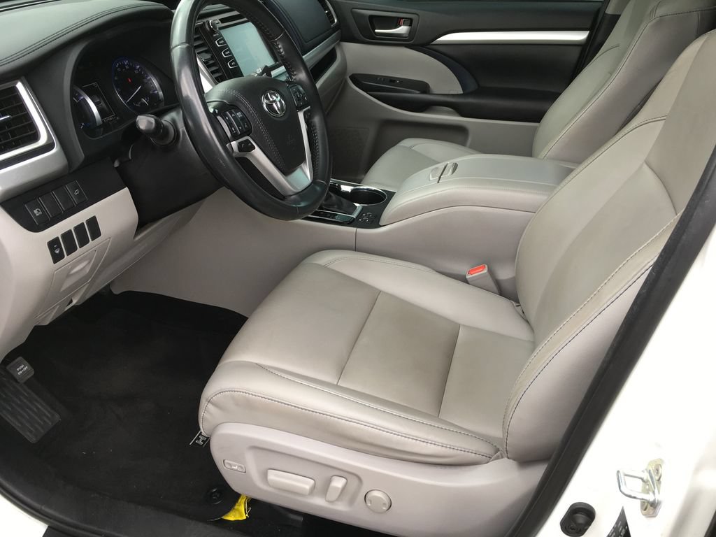 Used 2019 Toyota Highlander XLE AWD/4WD image 23