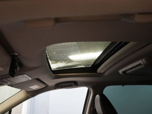 Used 2017 Honda Pilot Touring image 3