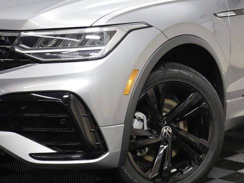 Certified 2024 Volkswagen Tiguan SE R-Line AWD/4WD image 3