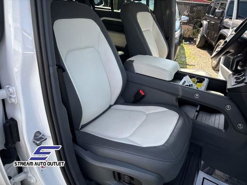 Used 2024 Land Rover Defender 110 X-Dynamic SE image 40