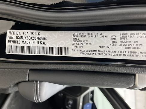 New 2025 Jeep Grand Cherokee L Limited w/ Black Appearance Package image 41