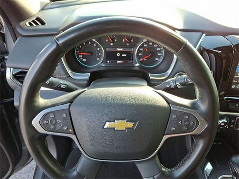 Used 2023 Chevrolet Traverse LT image 20