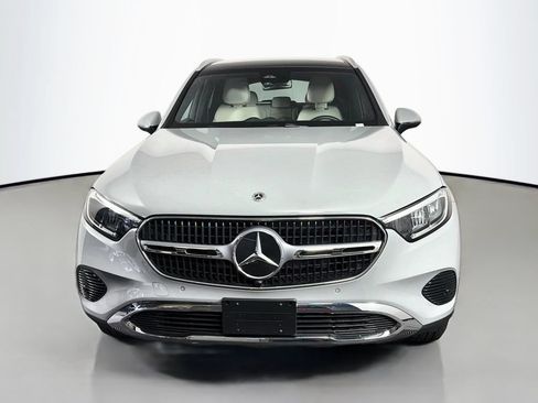 Used 2025 Mercedes-Benz GLC 350e 4MATIC image 2