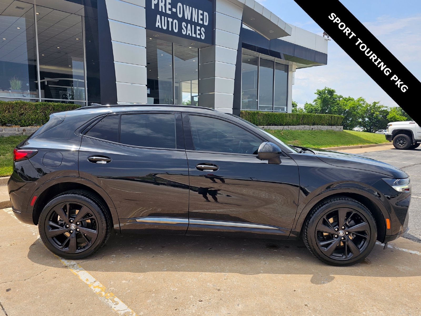 Used 2023 Buick Envision Essence w/ Sport Touring Package FWD image 2