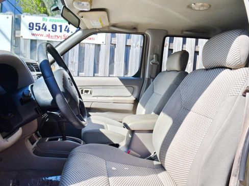 Used 2001 Nissan Frontier SE image 21