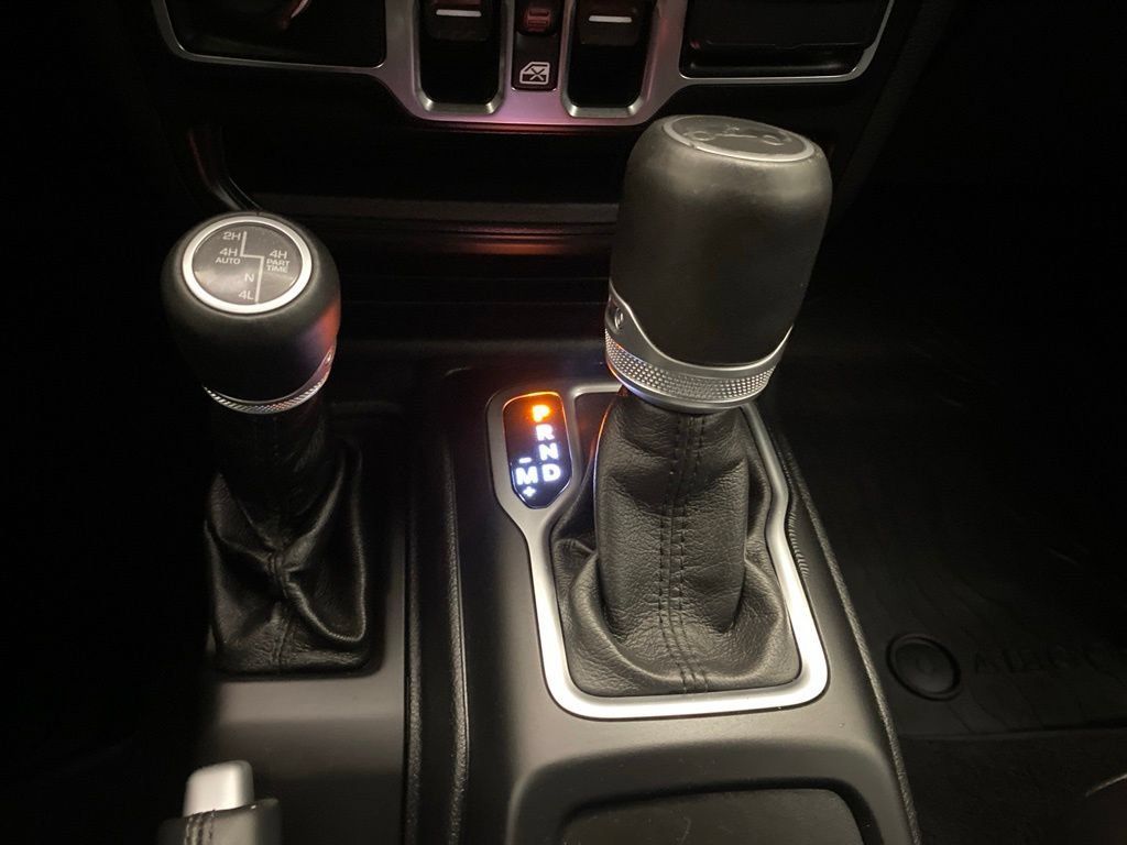 Used 2019 Jeep Wrangler Unlimited Sahara AWD/4WD image 14