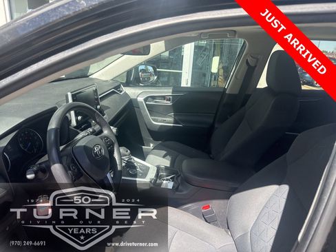 Used 2021 Toyota RAV4 XLE w/ Convenience Package AWD/4WD image 4