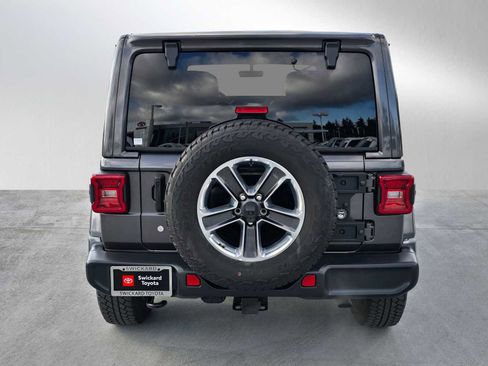 Used 2019 Jeep Wrangler Unlimited Sahara AWD/4WD image 4