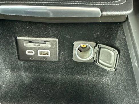 Used 2019 Cadillac XT4 Sport w/ Enhanced Visibility Package FWD image 17