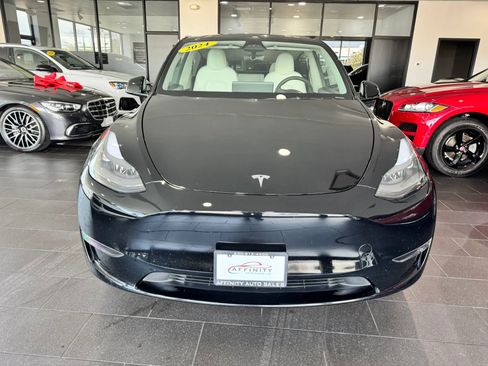 Used 2024 Tesla Model Y Long Range AWD/4WD image 8