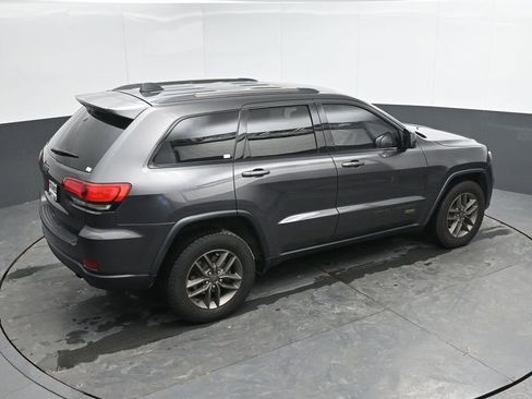 Used 2016 Jeep Grand Cherokee Laredo 75th Anniversary image 21