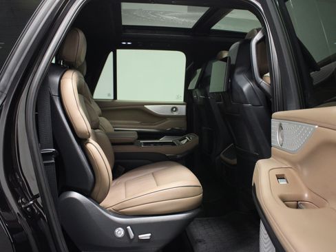 Used 2025 Lincoln Navigator L Black Label AWD/4WD image 17