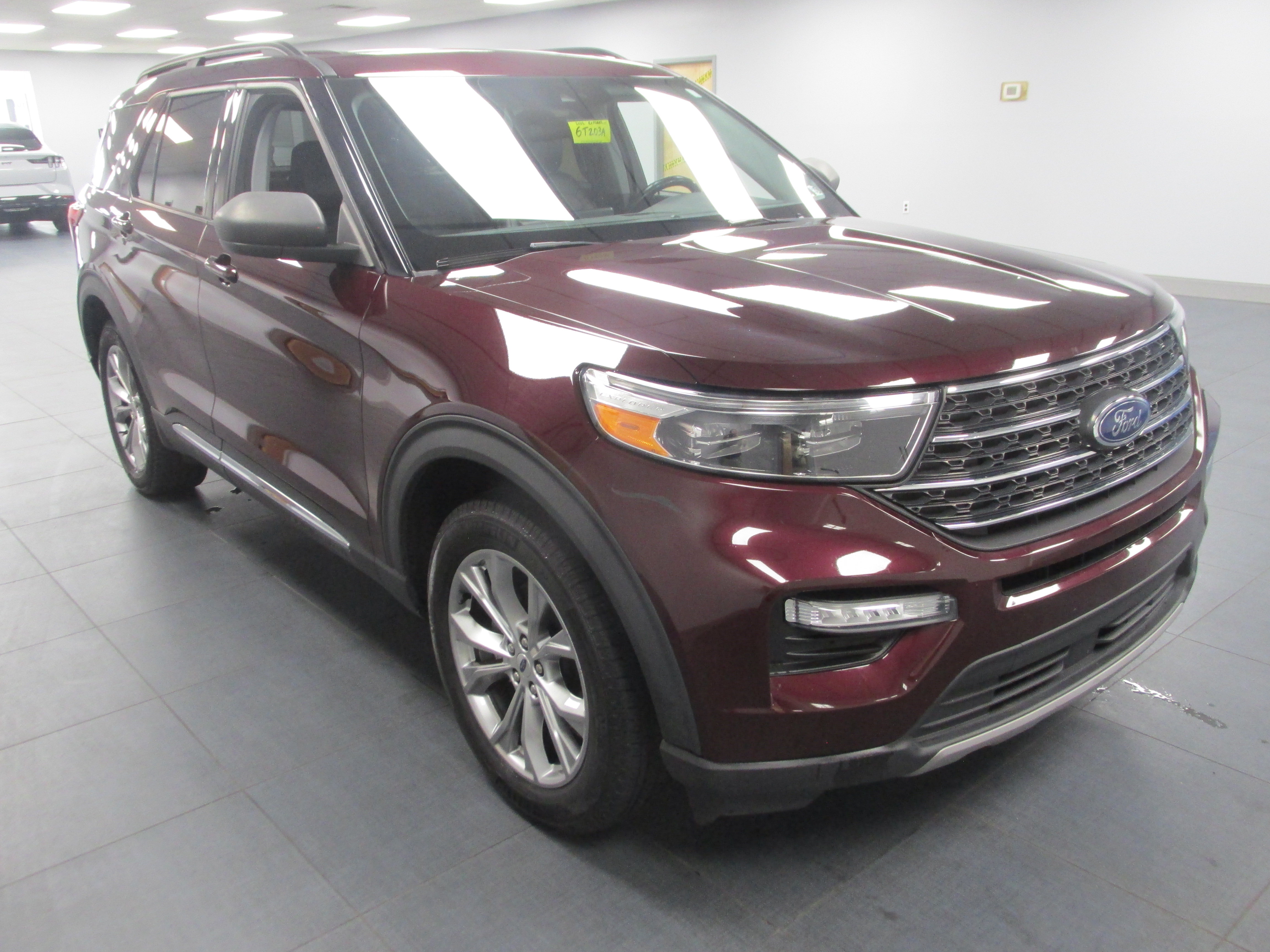 Certified 2022 Ford Explorer XLT w/ Equipment Group 202A AWD/4WD image 3