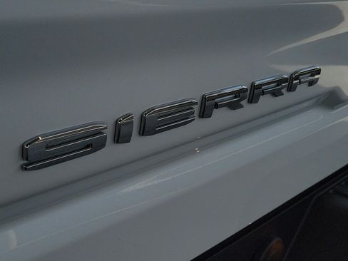Used 2025 GMC Sierra 1500 SLT w/ SLT Premium Plus Package AWD/4WD image 7