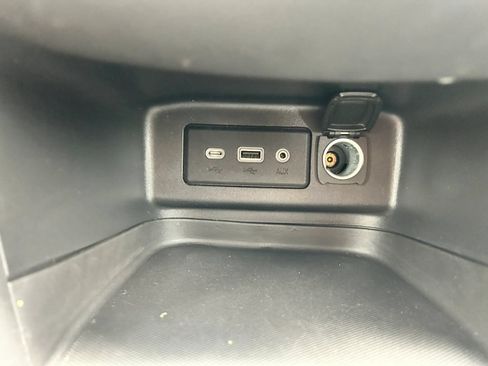 Used 2021 Chevrolet Equinox LT FWD image 25