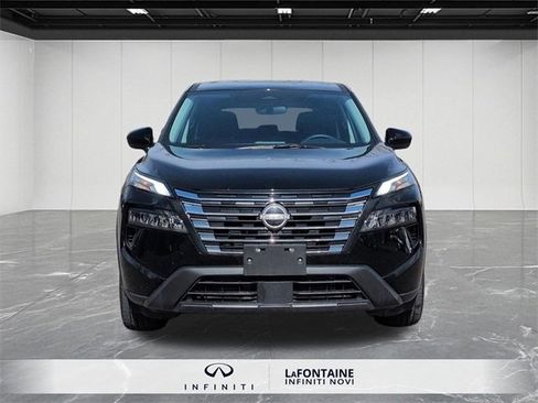 Used 2025 Nissan Rogue SV image 8