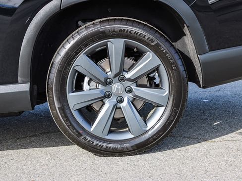 Used 2025 Honda Pilot Sport image 8