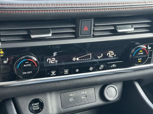 Used 2025 Nissan Rogue SV image 19