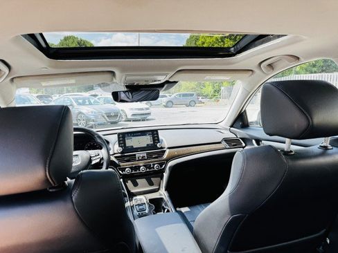 Used 2020 Honda Accord Touring image 6