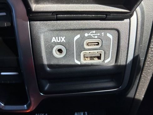 Used 2024 Jeep Gladiator Sport image 38