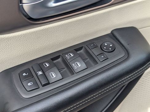 Used 2022 Chrysler Voyager LX image 22