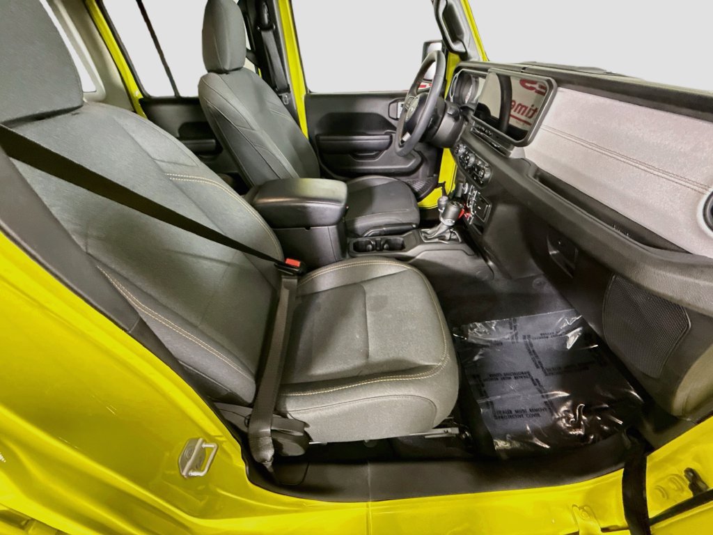 Used 2024 Jeep Wrangler Unlimited AWD/4WD image 29
