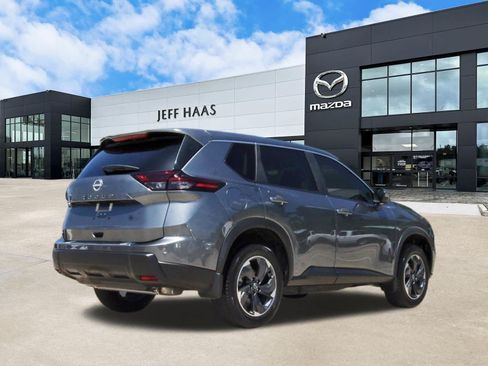 Used 2026 Nissan Rogue SV FWD image 3