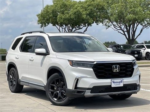 New 2025 Honda Pilot Touring image 2