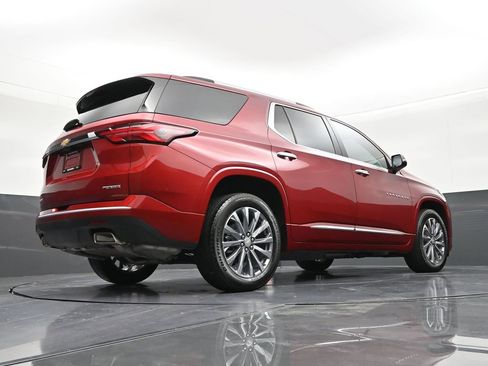 Used 2023 Chevrolet Traverse Premier FWD image 27