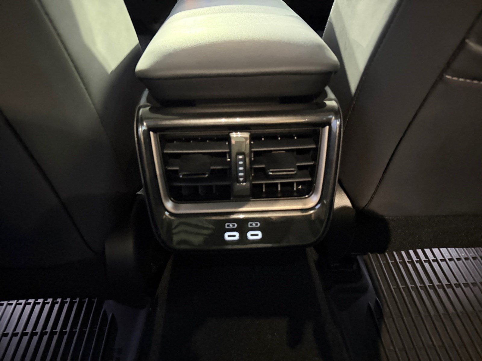 Used 2024 Toyota Crown Platinum AWD/4WD image 30